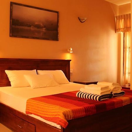 Janishi Residencies Hotell Negombo Rum bild