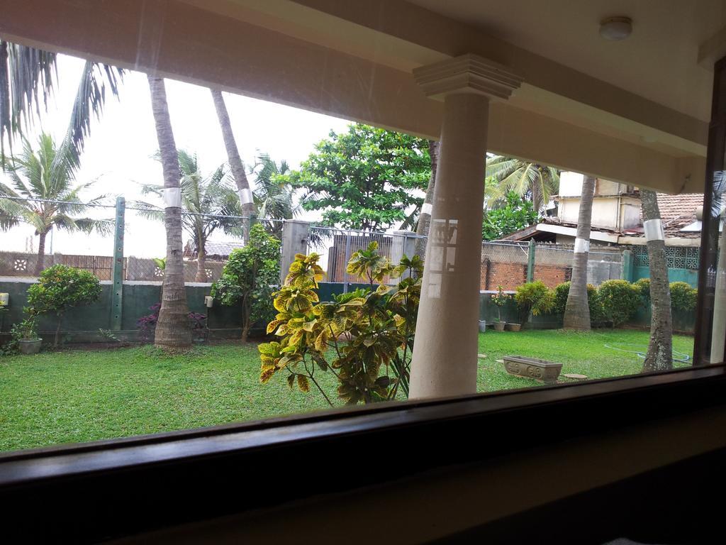 Janishi Residencies Hotell Negombo Rum bild