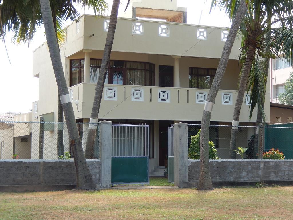 Janishi Residencies Hotell Negombo Rum bild