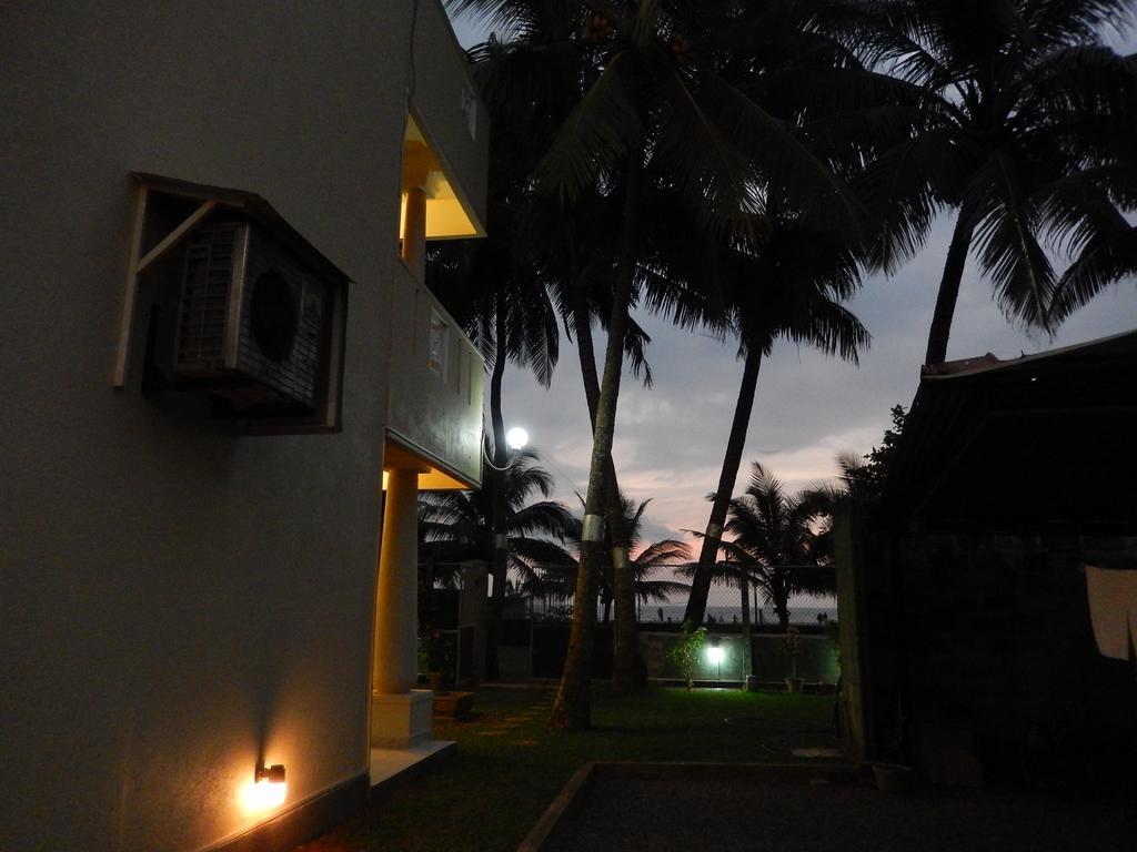 Janishi Residencies Hotell Negombo Exteriör bild