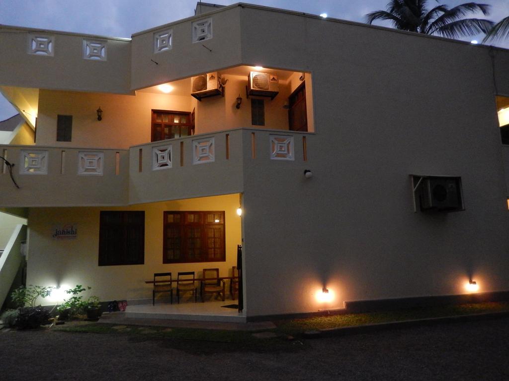 Janishi Residencies Hotell Negombo Exteriör bild
