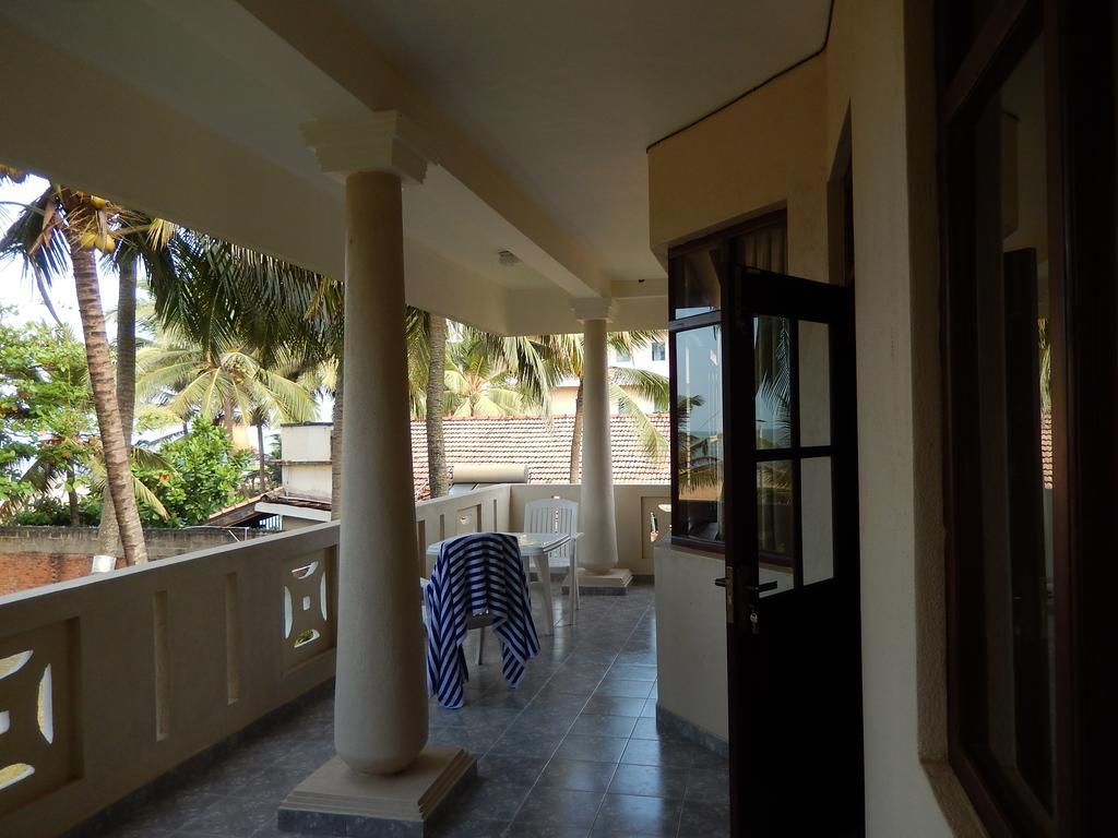 Janishi Residencies Hotell Negombo Exteriör bild