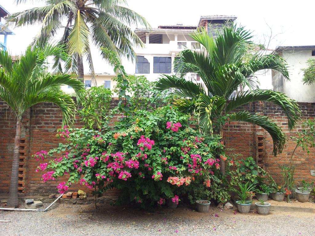 Janishi Residencies Hotell Negombo Exteriör bild